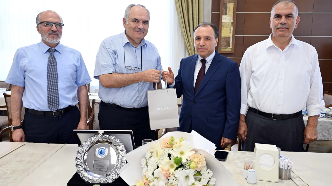 AKÜ’de 32 Yıllık Hizmetin Ardından Veda Töreni Düzenlendi