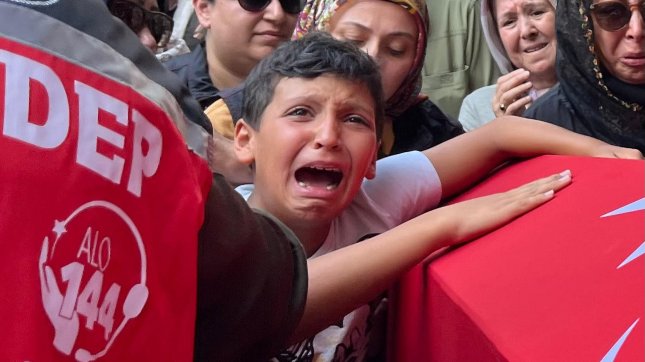 Yangın Şehidinin Oğlundan Yürek Yakan Feryat