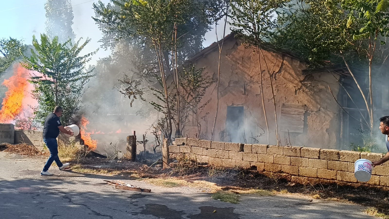 Sandıklı’da Yangın Paniği