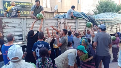 Çay'da Hayırsever İş İnsanı Vatandaşlara Bir Tır Karpuz Dağıttı
