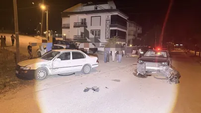 Afyon’da Otomobillerin Çarpıştığı Kazada 3 Kişi Yaralandı