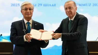 Erdoğan, Tokayev'e Devlet Nişanı Verdi