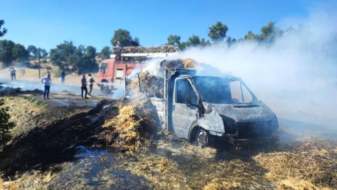 Yanan Saman Kamyonundaki Çift Ağır Yaralandı