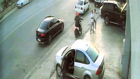 Motosikletle takip ettikleri şahsa kurşun yağdırdılar