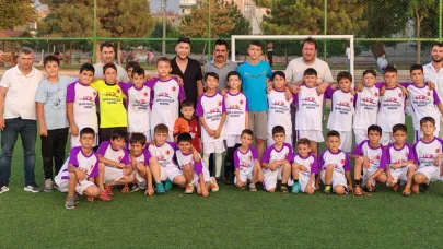 Yaz Futbol Kursunda Sporculara Hediye Forma Sürprizi