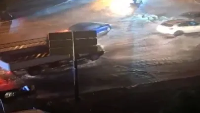 Başkentte yollar göle döndü, metro girişlerini su bastı