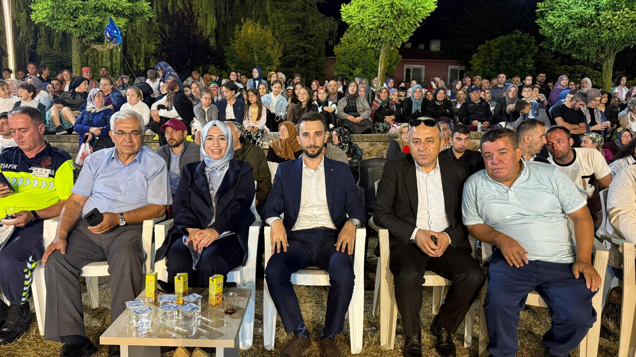 AK Parti Afyonkarahisar Gençlik Kolları Güney Yaz Festivali’nde Vatandaşlarla Buluştu