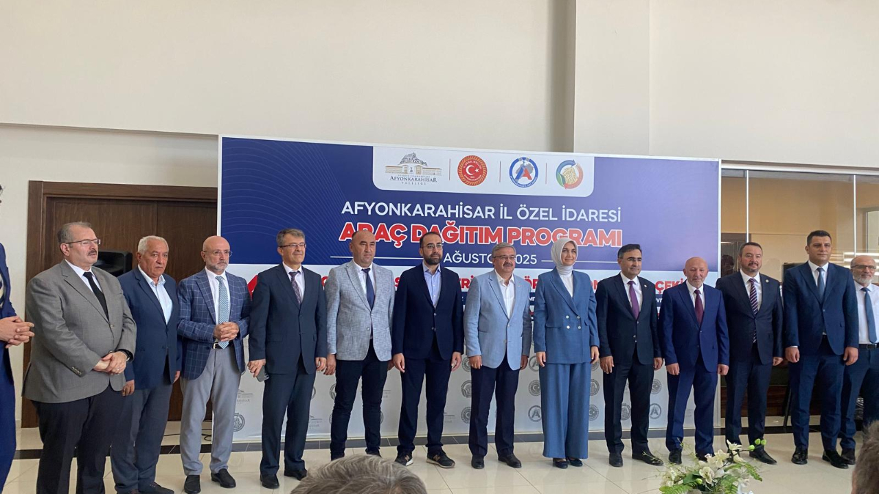 Afyonkarahisar’ın Araç Filosuna 8 Yeni Hizmet Aracı Katıldı