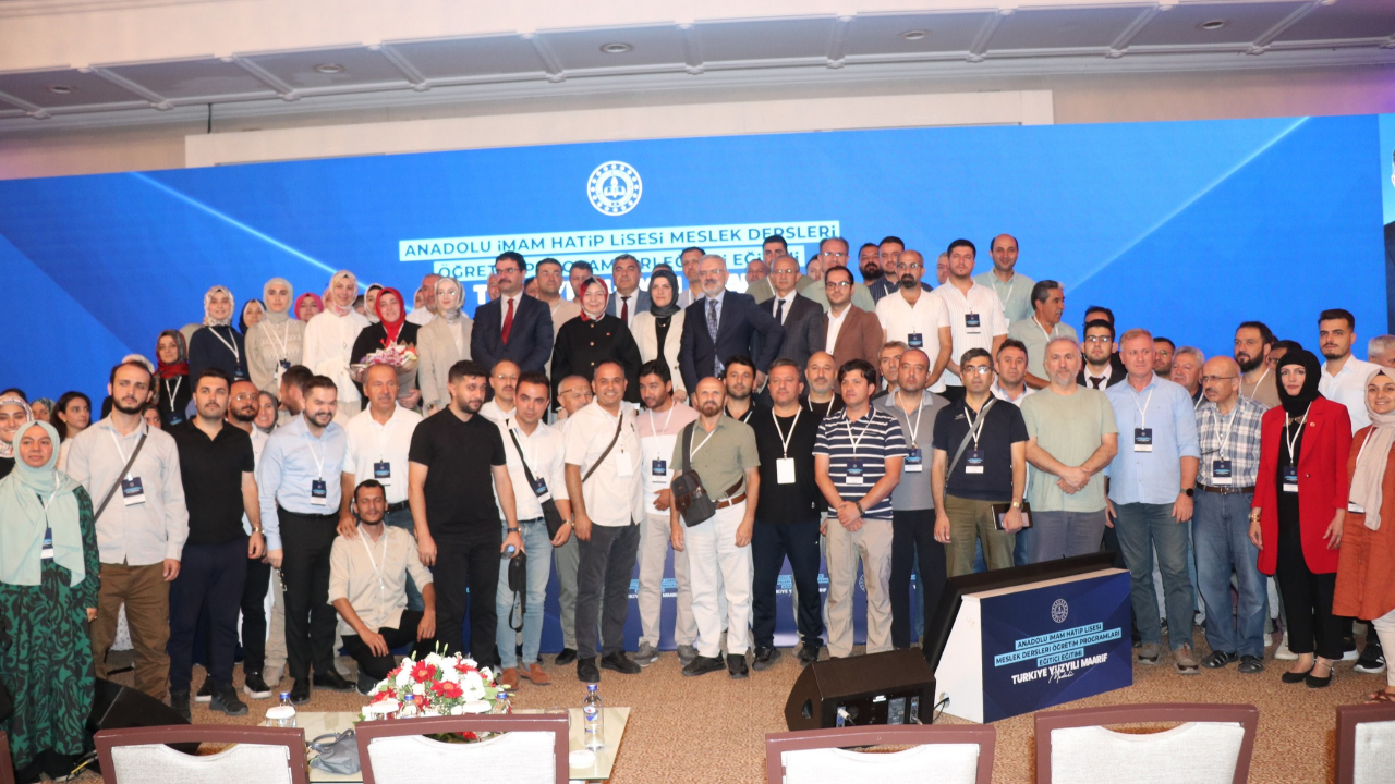 Afyon’da Türkiye Yüzyılı Maarif Modeli Eğitici Eğitimleri Başladı