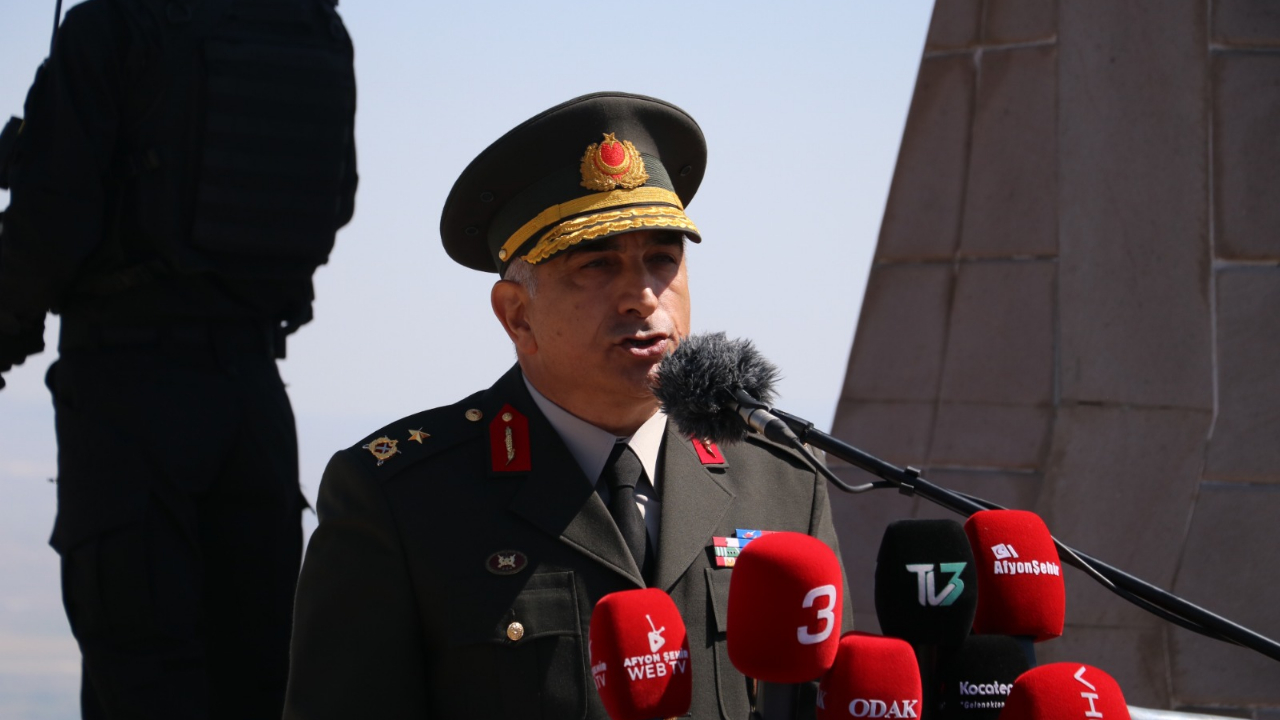 Afyon Garnizon Komutanı Tuğgeneral Dağlı, Kadrosuzluktan Emekliye Sevk Edildi!