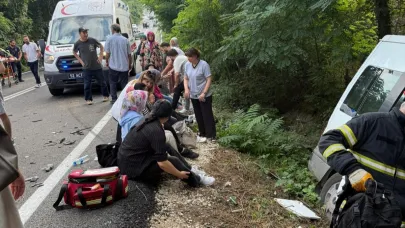 Servis Minibüsü Kaza Yaptı: 15 Yaralı