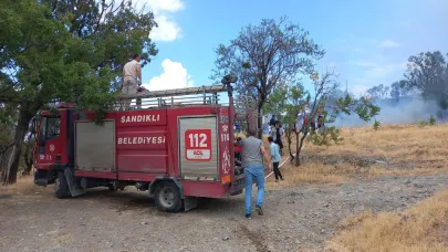 Sandıklı'da Otluk Alanda Yangın Çıktı