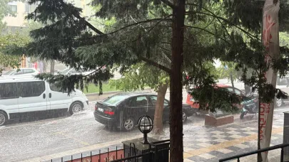 Afyonkarahisar’da Sağanak Yağış Hayatı Felç Etti