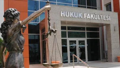 Hukuk Fakültelerine Giriş Barajı 125 Bine Çıkarıldı