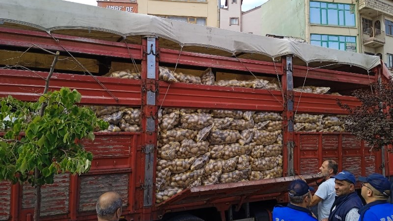 Afyonkarahisar’da 20 Ton Ücretsiz Patates Dağıttı