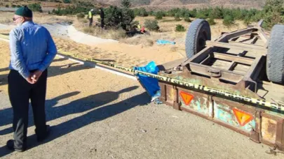 Buğday Yüklü Traktör Devrildi: 2 Kişi Hayatını Kaybetti