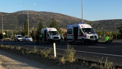 Kontrolden Çıkan Hafif Ticari Araç Direğe Çarptı: 5 Yaralı