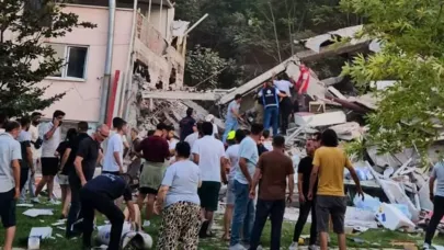Balıkesir’de şiddetli deprem! Eski binalar yıkıldı