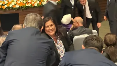 CHP’den İstifa Eden Özlem Çerçioğlu AK Parti Genel Merkezi’nde: İşte İlk Fotoğraf
