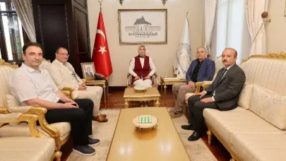 Vali Yiğitbaşı Sanayi Ve Basın Temsilcilerini Makamında Ağırladı