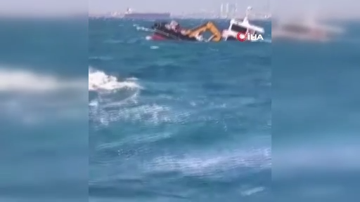 İstanbul’da Kuvvetli Fırtınada Gemi Battı