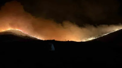 Afyonkarahisar’da ormanlık alanda çıkan yangına ekiplerin müdahalesi devam ediyor