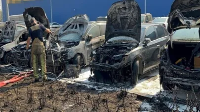 AVM otoparkında yangın: 7 araç kül oldu!