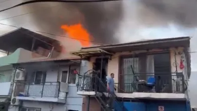 Konak’ta Hurdalık Yangını Evleri Küle Çevirdi