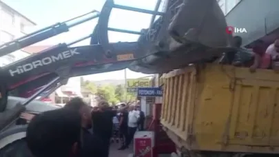 Freni Patlayan Kamyon Dükkana Daldı