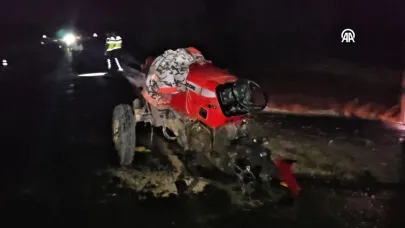 Otomobille Traktör Çarpıştı, Biri Bebek, Biri Çocuk 5 Kişi Yaralandı