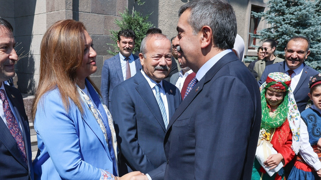 Bakan Tekin Afyonkarahisar’da Eğitim Toplantısı Yaptı