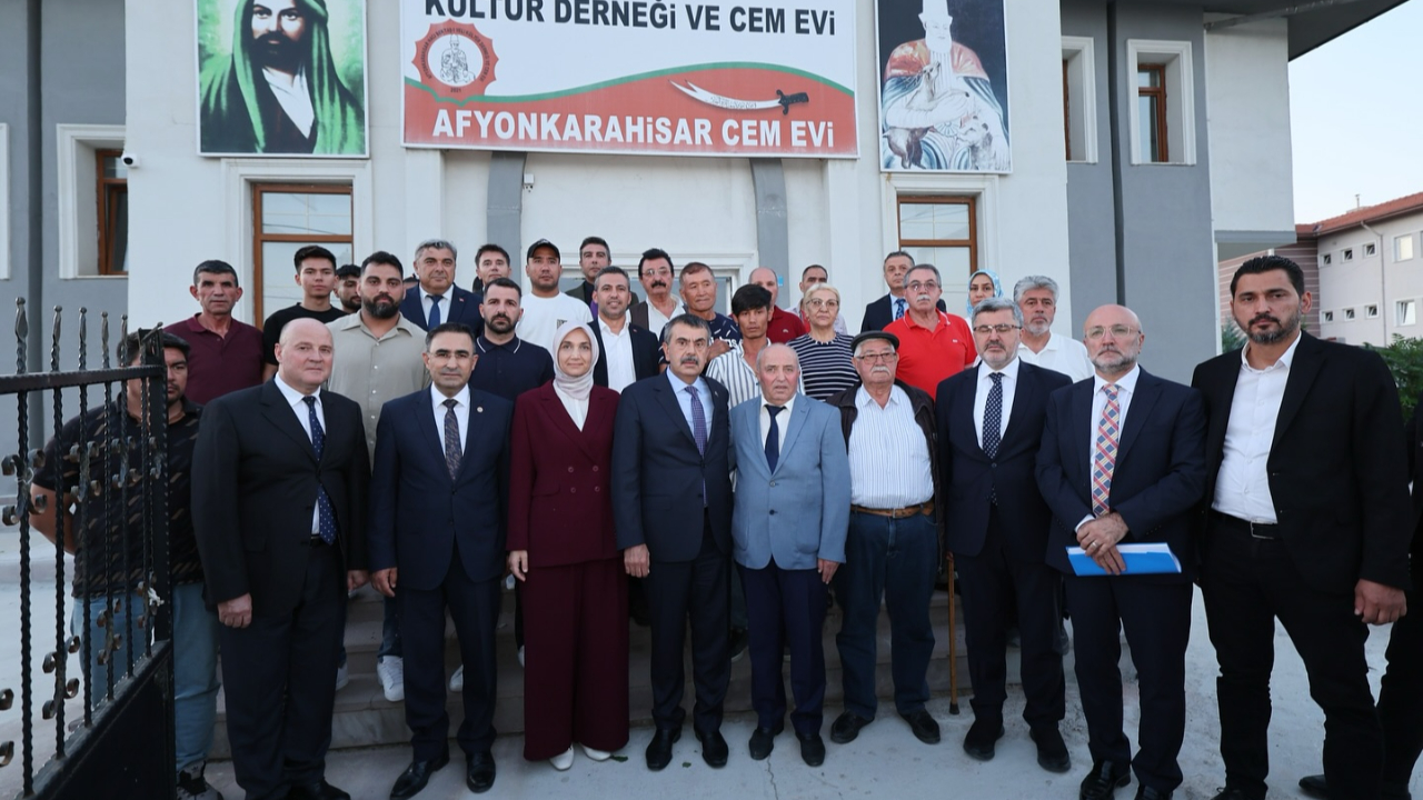 Bakan Yusuf Tekin’den Cem Evi’ne Ziyaret
