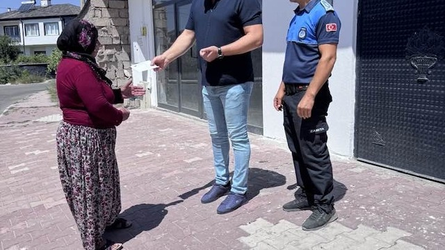 Yolda Bulduğu Parayı Belediyeye Teslim Etti