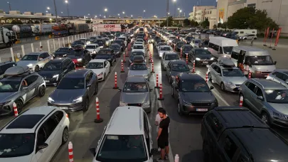 Kapıkule'de Tatil Dönüşü Hüznü: "Kalbimizin Yarısı Burada Kalıyor"