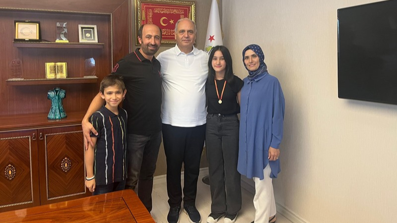 Erkmen’de LGS Başarısına Başkan Şahin’den Hediye