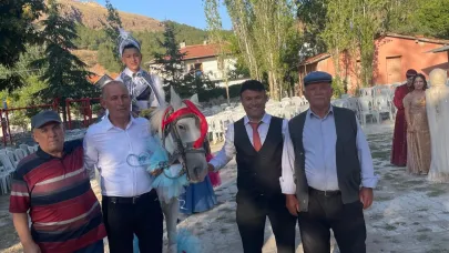 Şuhut’ta Sünnet Düğünü Eski Geleneklerle Kutlandı