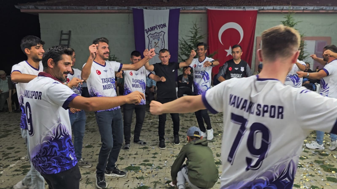 Kavaklı Spor, Zafer Kupası Şampiyonluğunu Coşkuyla Kutladı