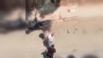 Kızını Bıçakla Kovaladı, O Anlar Kamerada