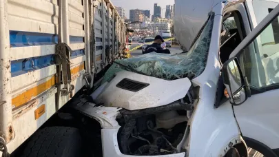 Öğrencileri Tatile Getiren Minibüs Kaza Yaptı: 2 Ölü, 10 Yaralı