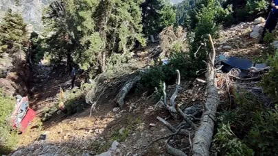 Otomobil Uçuruma Yuvarlandı, 2 Ölü