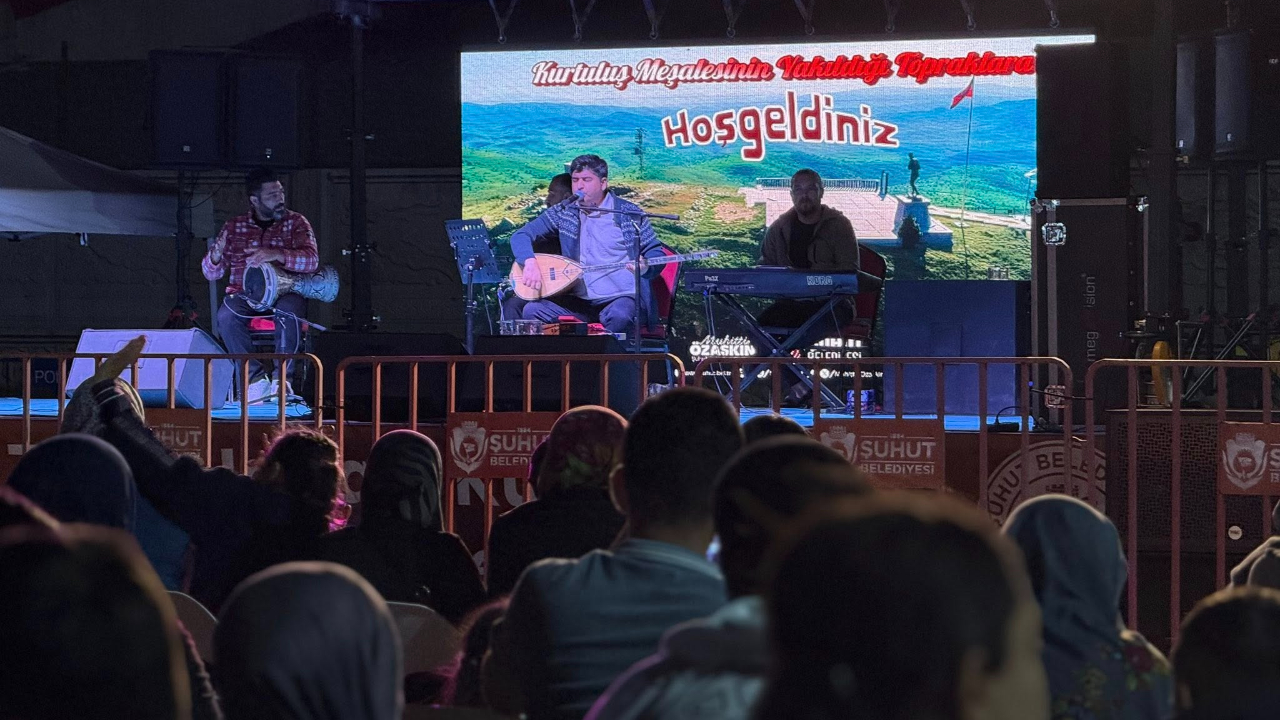 Yunus Koşar ve Ekibi Şuhut'ta Sahne Aldı