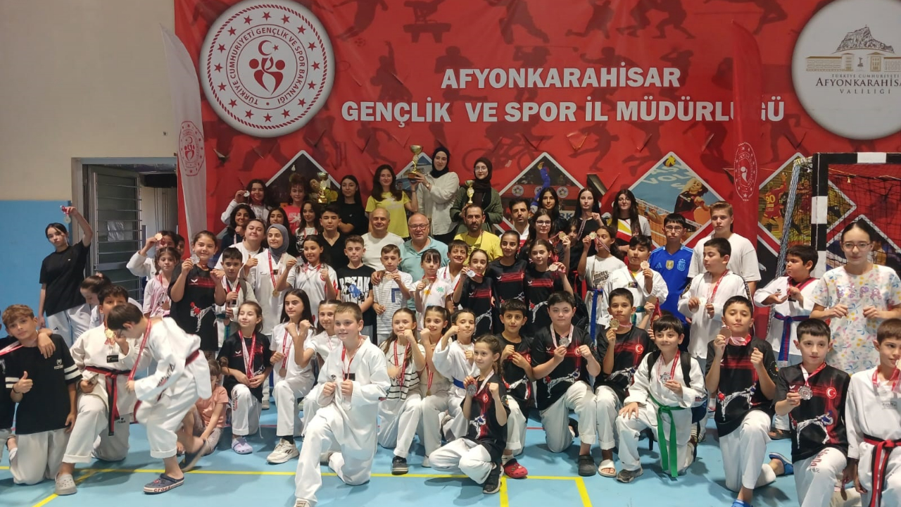 30 Ağustos Zafer Haftası Taekwondo Minikler Müsabakaları Tamamlandı