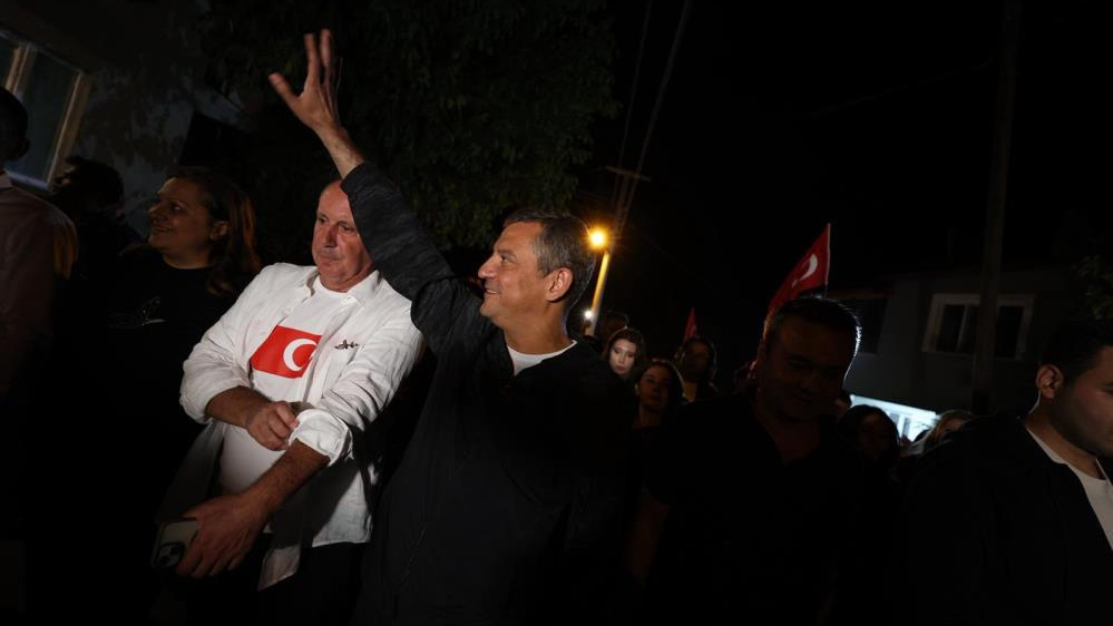 CHP Genel Başkanı Özel, Zafer Yolu'ndan Kocatepe'ye yürüdü