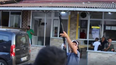 Çorlu'da Sokak Röportajında Dehşet: Çocuk Pompalı Tüfekle Ateş Açtı