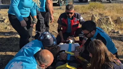 Afyon'da Kaza: Otomobil Devrildi, 3 Kişi Yaralandı