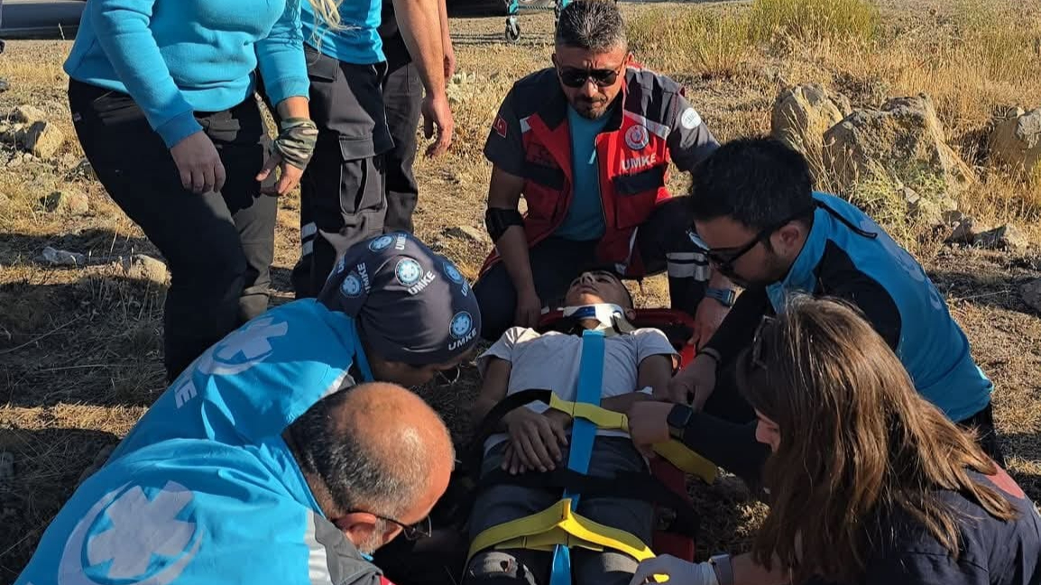 UMKE Ekibi Zafer Yürüyüşü Dönüşünde Kazaya Anında Müdahale Etti