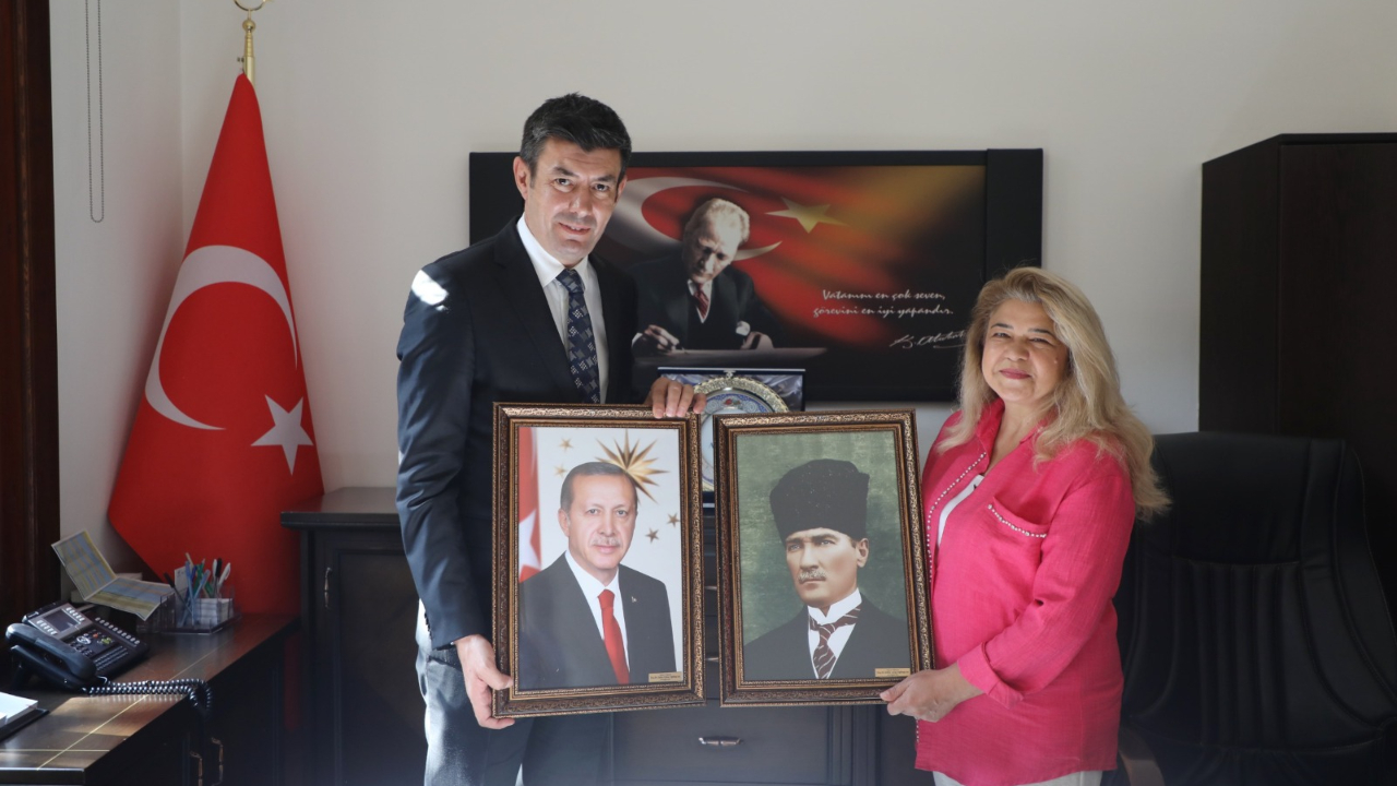 Afyonkarahisar Valiliği’nden Muhtarlara Zafer Haftası'na Özel Anlamlı Hediye