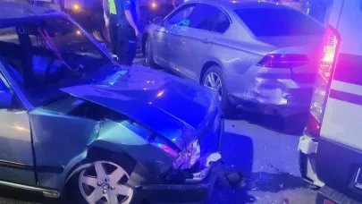 Afyonkarahisar’da Korkunç Kaza: Kafe Vagona Çarpan Araçta 4 Yaralı!