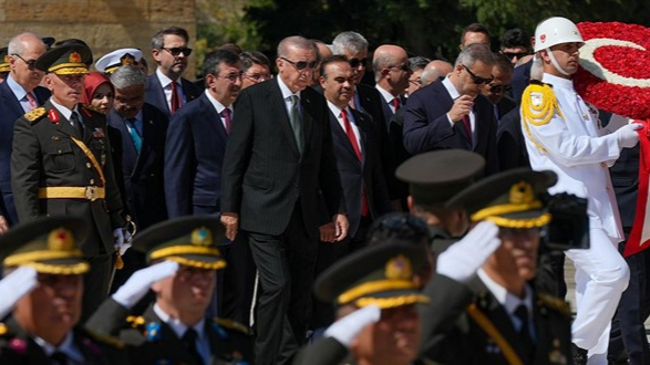 Cumhurbaşkanı Erdoğan ve Devlet Erkanı Anıtkabir'i Ziyaret Etti