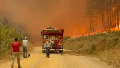 Karabük’teki Orman Yangını Rüzgarın Etkisiyle Büyüyor